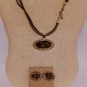 VINTAGE Animal Print Pendant Cord Round Gold Tone Necklace Earrings Set